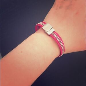 — GAP — Pink Zipper Bracelet NWT Magnetic‎ Closure